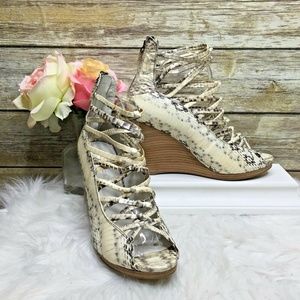 b. makowsky Wedges for Women on Sale up to 90% Off: Poshmark display picture 1